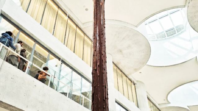 lawatan sehari dengan sewaan peribadi dan berjalan kaki di Zurich