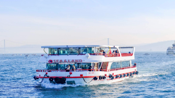 Billete de barco para el crucero turístico de 2 horas por el Bósforo en Estambul SEA&LAND