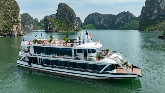 越南下龍灣搭乘舒適灣5星豪華遊輪一日遊【午餐+導遊+接駁】