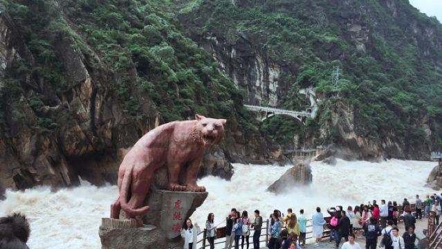 Departing from Lijiang | Shangri-La Section Tiger Leaping Gorge | First Bay of the Yangtze River | 1-Day Tour | Genuine Pure Play with Zero Shopping