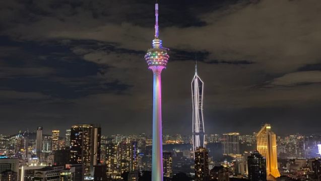 Menara Kuala Lumpur Fernsehturm ORBIT Drehrestaurant (Drehrestaurant in den Wolken + internationales Büfettfest + Panoramablick über die Stadt aus der Höhe)