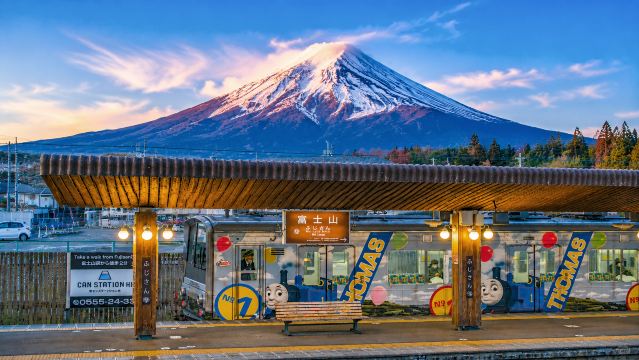 Mt. Fuji train 2-lake 1-day tour · Lake Kawaguchi cable car