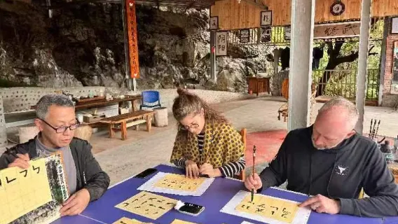 Yangshuo: One Hour Chinese Calligraphy or Painting Lessons in your Yangshuo hotel lobby