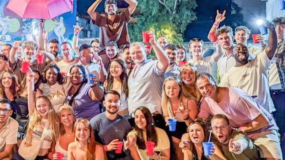 Atenas: Pub Crawl + Bebidas Ilimitadas + Entrada em Boate