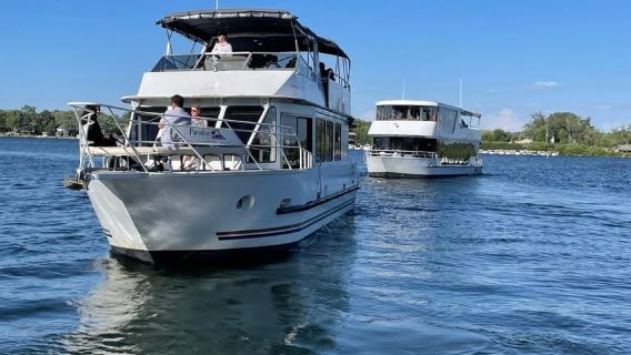 Minneapolis: Lake Minnetonka Boat Cruise with Narration