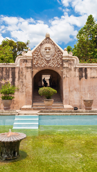 Keraton & Taman Sari Yogyakarta (Half Day Tour) | Multilingual Guide