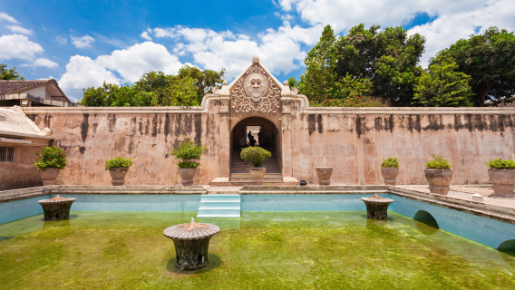 Keraton & Taman Sari Yogyakarta (Half Day Tour) | Multilingual Guide
