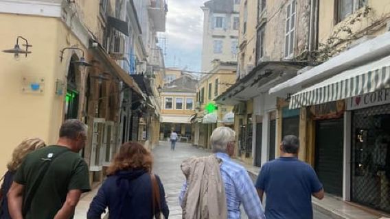 Corfu: Kelas Memasak Yunani & Mencicipi Minyak Zaitun