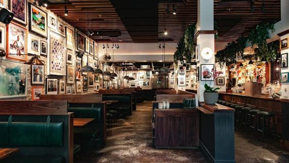 Austin: Best Bars and Bats 3-Hour Guided Tour