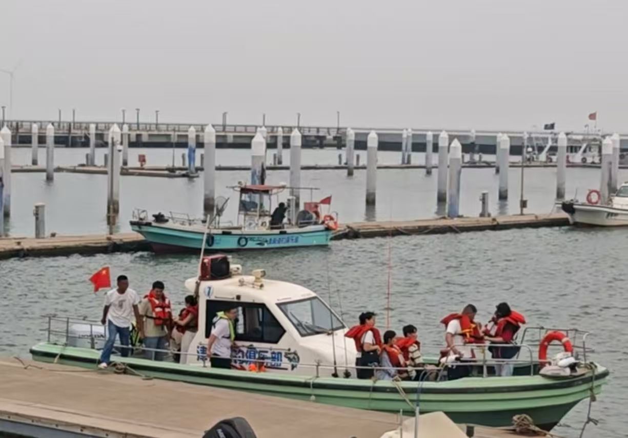 天津濱海新區·東疆快艇出海觀光+海釣體驗（可散拼/包船+魚獲歸顧客所有）