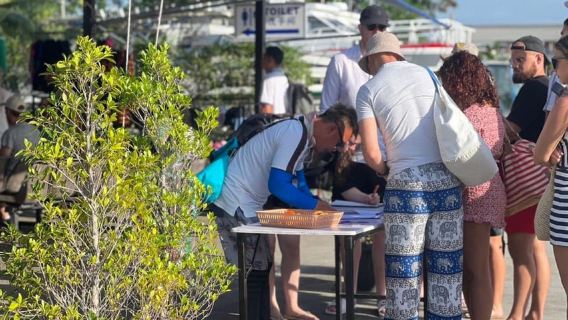 Phuket: Paseo en canoa por la isla de James Bond y cena en yate al atardecer
