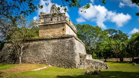 From Cancun: Sunrise in Chichen Itza with an optional buffet lunch
