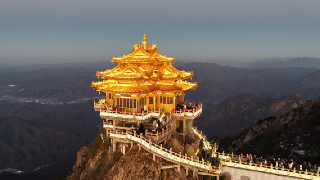 2-6 Person Private Tour with Night View & Pickup Service: Laojun Mountain Miles Painted Screen & Golden Summit 1-Day Tour