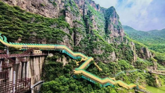 Sommerausflug: Privater Tagesausflug zu den Ming-Gräbern und der Longqing-Schlucht mit Bootsfahrt