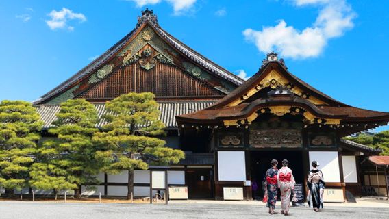 Kyoto one-day tour| Nijo Castle + Kinkakuji Temple + Fushimi Inari + Arashiyama Togetsukyo Bridge + Kimono Forest
