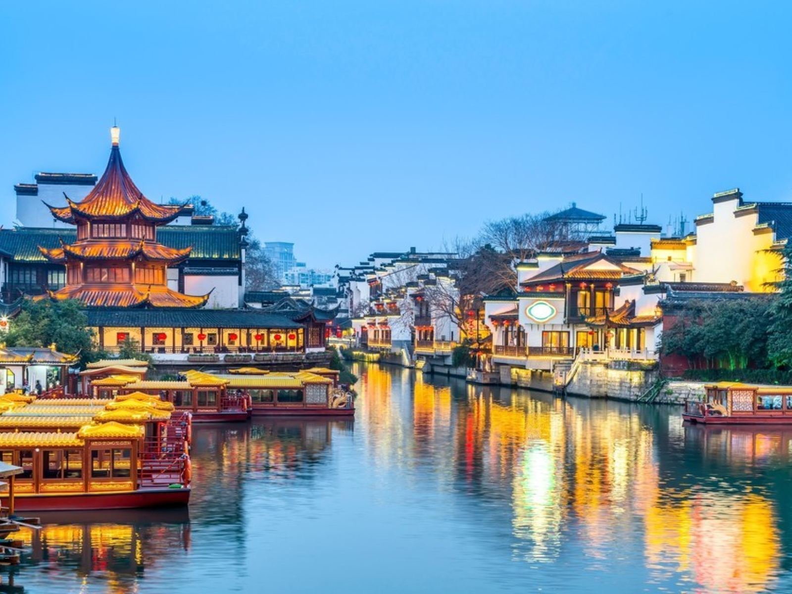 Nanjing: Nanjing Confucius Temple + Grand Bao'en Temple + Niushou Mountain Cultural Tourism Zone|Customized car and driver in multiple languages including Chinese and English