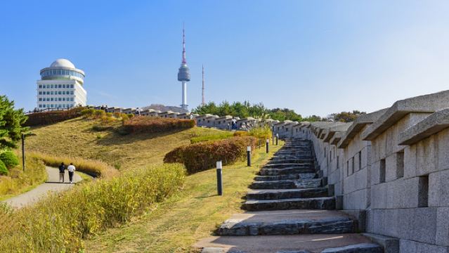 Breathing Hanyang: Namsan Wall Hiking