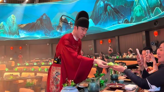 Shanghai Time-Travel Feast: Hanfu & Qipao Styling, 360° Live Show & Haipai Set Meals