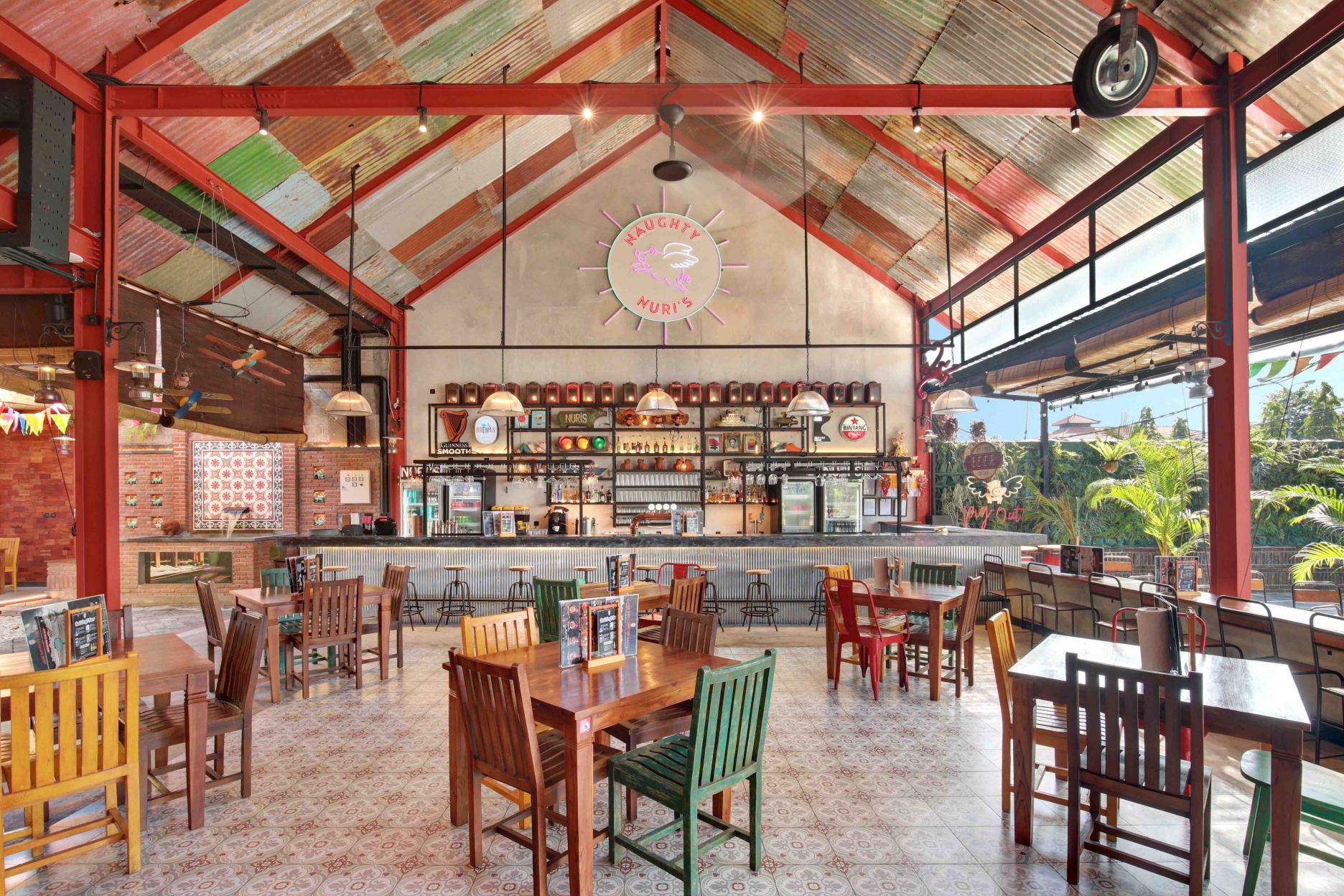 Naughty Nuri's Warung Seminyak atau Sanur untuk Menikmati Iga Babi