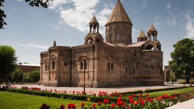 에치미아진 수도원+즈바르트노츠 고고학 유적지+캐스케이드 콤플렉스+세반 호