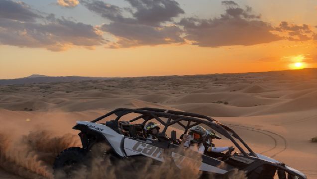 Luncur Ombak Gurun dengan UTV Bombardier