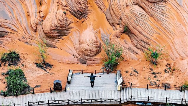 Yan'an Wave Valley Pure Play 1-Day Tour, No Hidden Charges, Choose Between 8-Person or 20-Person Group