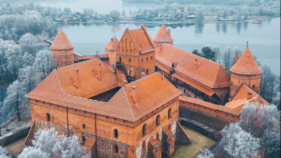 Vilnius: Istana Trakai + Katedral Vilnius + Gereja St. Anne + Gerbang Subuh