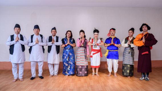 Experiência Autêntica de Jantar Nepalês com Espetáculo Cultural.