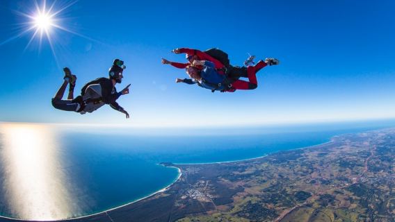 Byron Bay skydiving [ocean view skydiving + Brisbane/Gold Coast pick-up and drop-off]