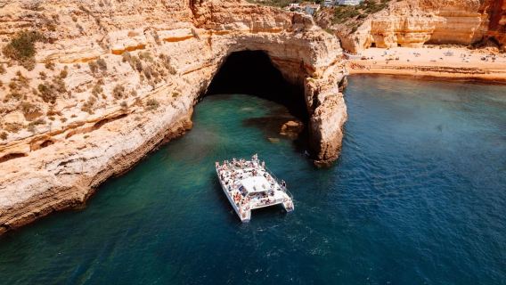 Albufeira: Caves and Coastline Catamaran Cruise to Benagil