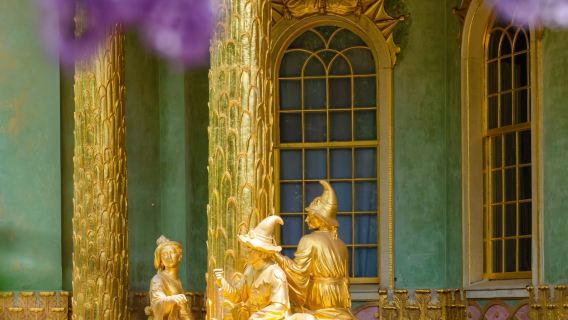 Berlin Zoological Garden direct to Friedrichsfelde Palace! English guide takes you to unlock the hidden gems of East Berlin