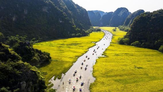 Excursión de un día a Hoa Lu - Cueva Mua - Trang An con almuerzo bufé y limusina