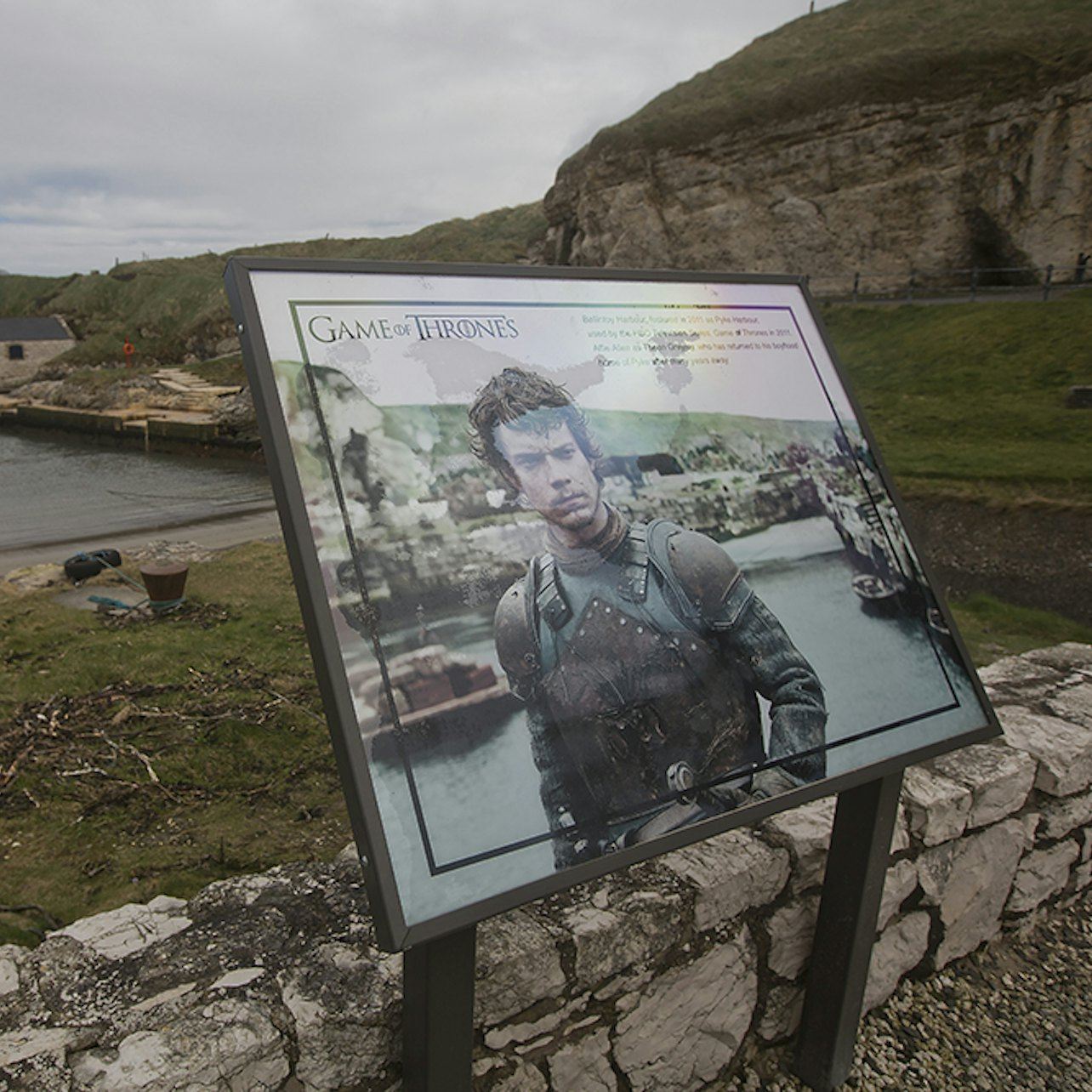 Giant's Causeway Tour + Game of Thrones Filming Locations Tour from Belfast