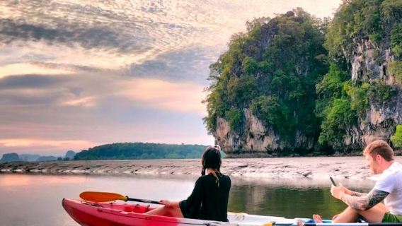 กระบี่: ทัวร์พายเรือคายัคชมพระอาทิตย์ตกที่อ่าวท่าเลน พร้อมอาหารค่ำแบบบาร์บีคิว
