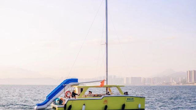 【惠州遊艇出海】惠州合正東部灣32英寸歡樂八號黃色網紅雙體帆船包船出海
