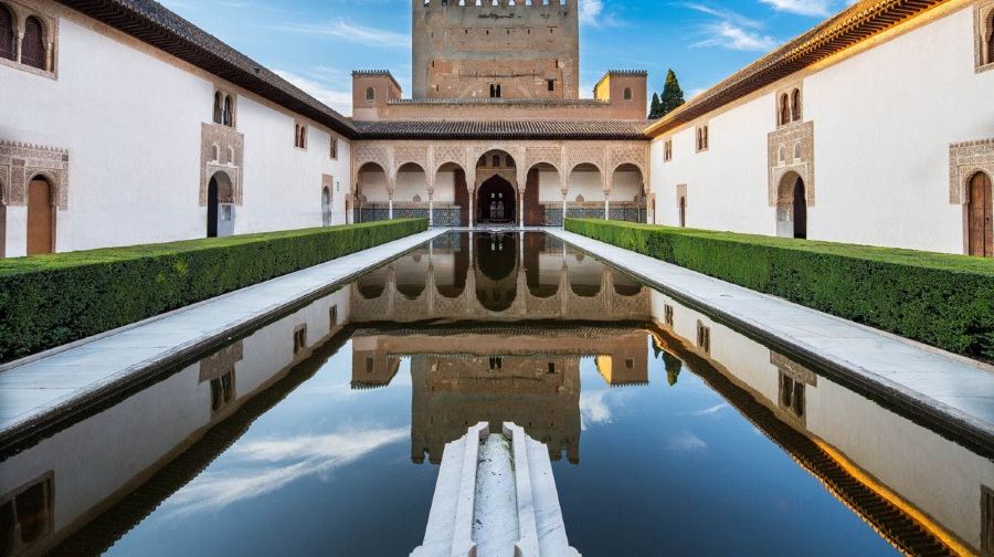 西班牙+阿爾罕布拉宮+格拉納達大教堂+赫內拉利費宮一日遊