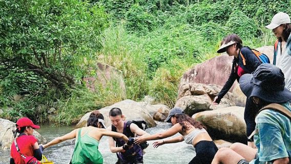 海南三亞六羅峽谷熱帶雨林健行溯溪探險峽谷跳果園觀光燒烤