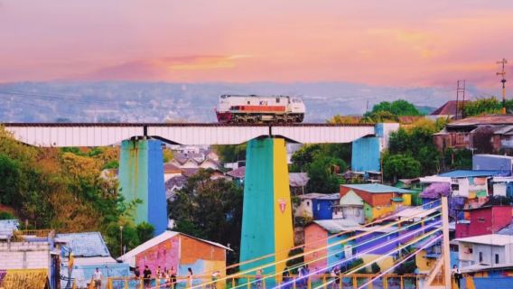 Yogyakarta Volcano Rainbow Village, Borobudur Temple, and Kayang Waterfall 1-day tour by Motorcycle