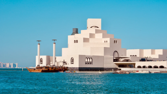 Doha one-day tour with a 35-seater car and Chinese/Mandarin driver and Guide