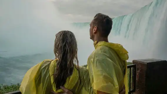 Niagara Falls (Canada): Guided Tour + Boat Cruise + Roundtrip Transport