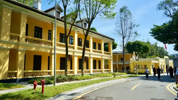 Guangzhou Chen Clan Ancestral Hall, Canton Tower, Baiyun Mountain Chinese Join-in Tour 1-day Tour (Optional Pearl River Night Cruise)
