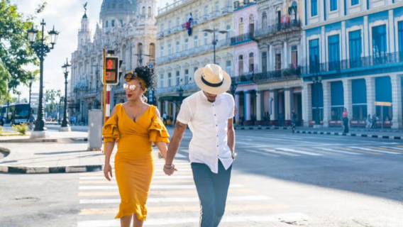 ทัวร์ 1 วันคลาสสิกในเมืองฮาวานาเก่าของคิวบาด้วยรถสามล้อหรือรถคลาสสิก