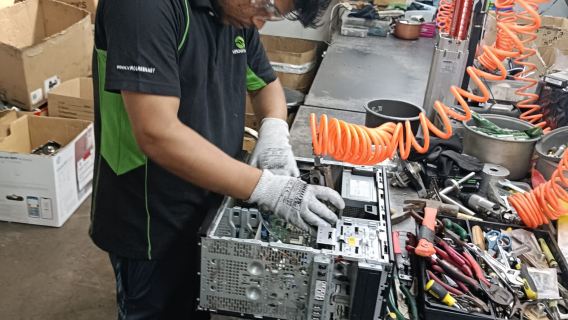 Ogni dispositivo riciclato, ogni bottiglia riutilizzata: un passo verso zero rifiuti!