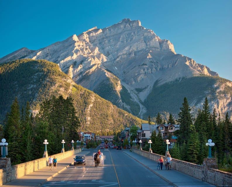 Calgary: Lake Louise, Emerald Lake, and Johnston Canyon Tour
