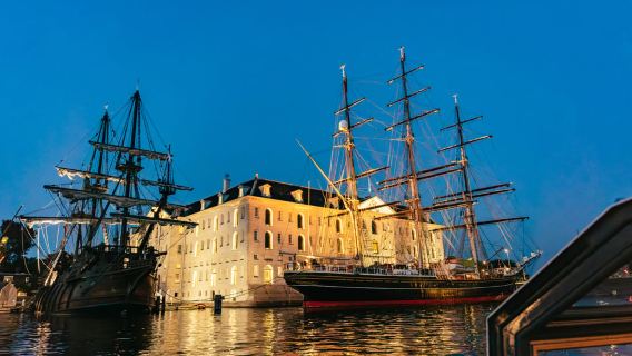 Amsterdam: Trải nghiệm nếm thử rượu vang và phô mai trên du thuyền