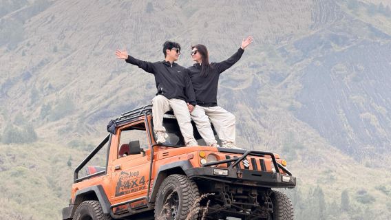 Tour in jeep al tramonto sul Monte Batur con il campo di lava nera