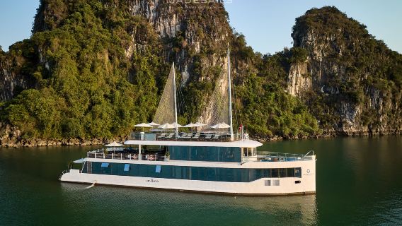 Hanoi: Jade Sails Luxury Day Cruise to Halong & Lan Ha Bay with Buffet Lunch and Limousine