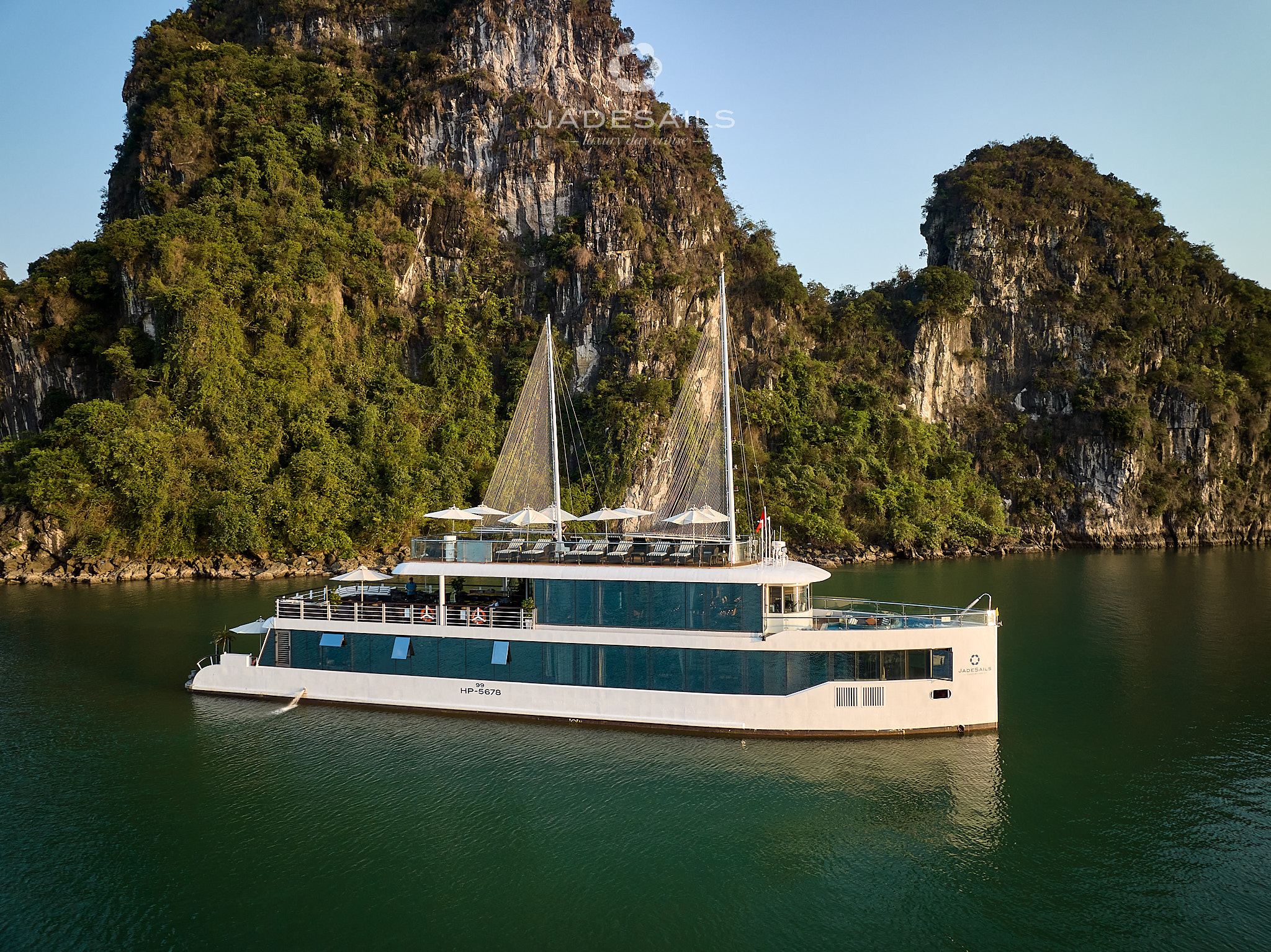 Hanoi: crociera di lusso di un giorno con Jade Sails ad Halong e Lan Ha Bay con pranzo a buffet e limousine