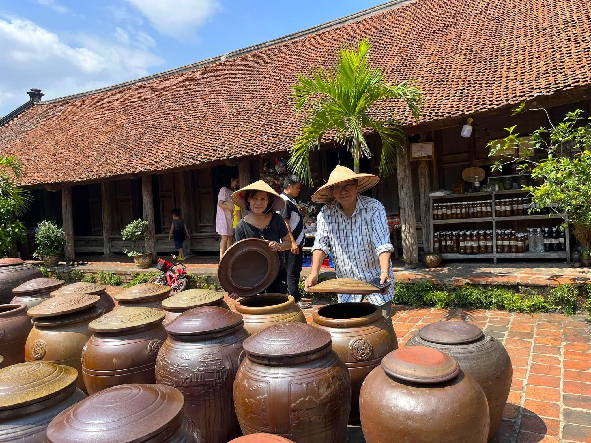 From Hanoi: Jeep Tour to Discover Duong Lam Ancient Village & Countryside