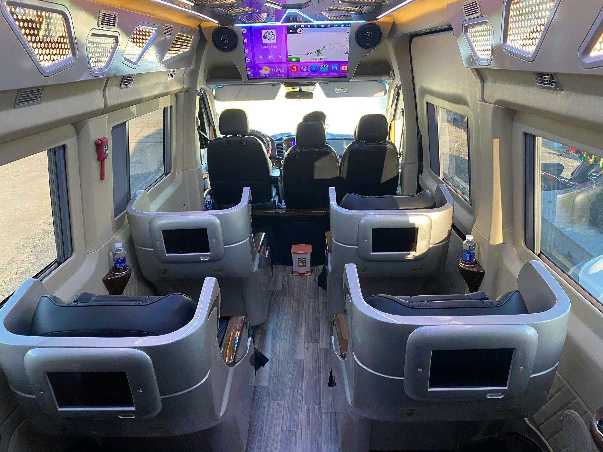 An Binh Limousine One Way Or Round Trip from Hanoi to Halong Bay